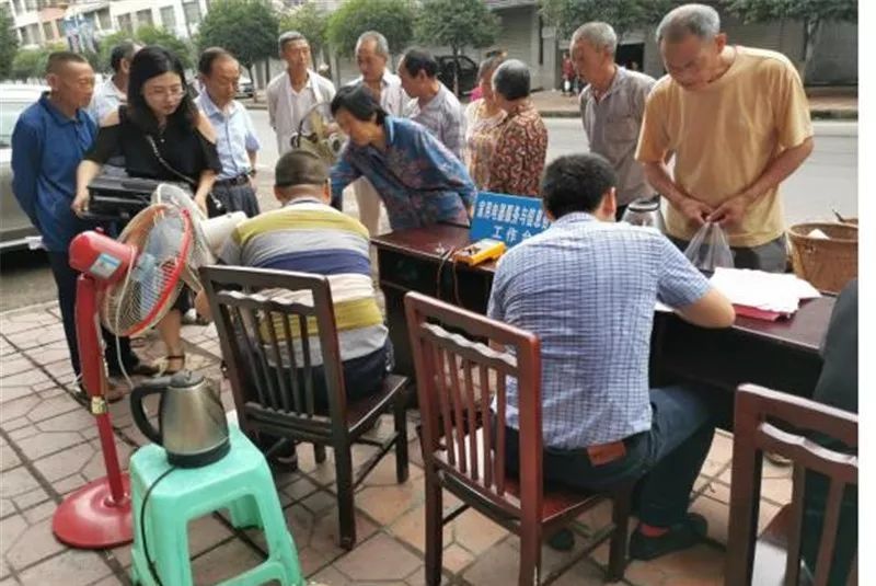 宣漢職業中專學校赴下八鎮開展信息技術咨詢服務，助力精準脫貧攻堅